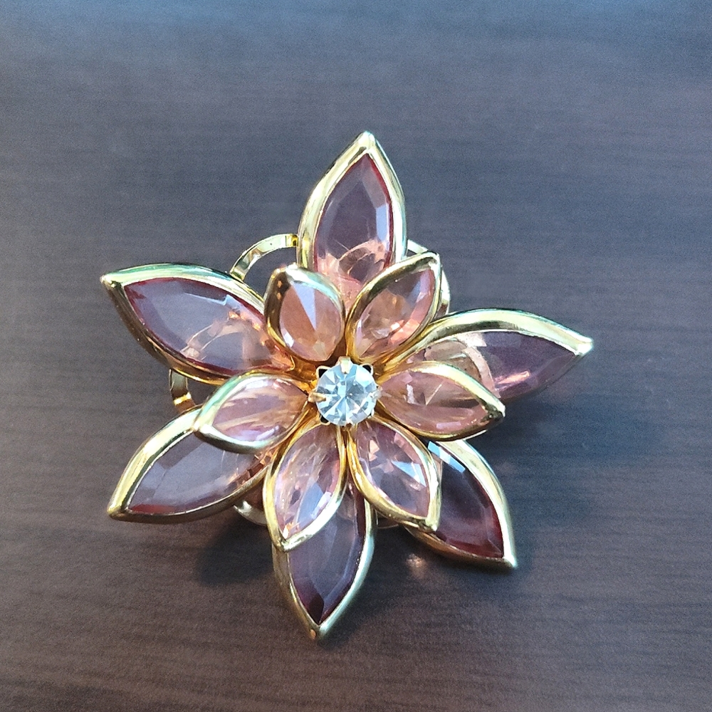 Crystal Flower Brooch (pink) NWOT